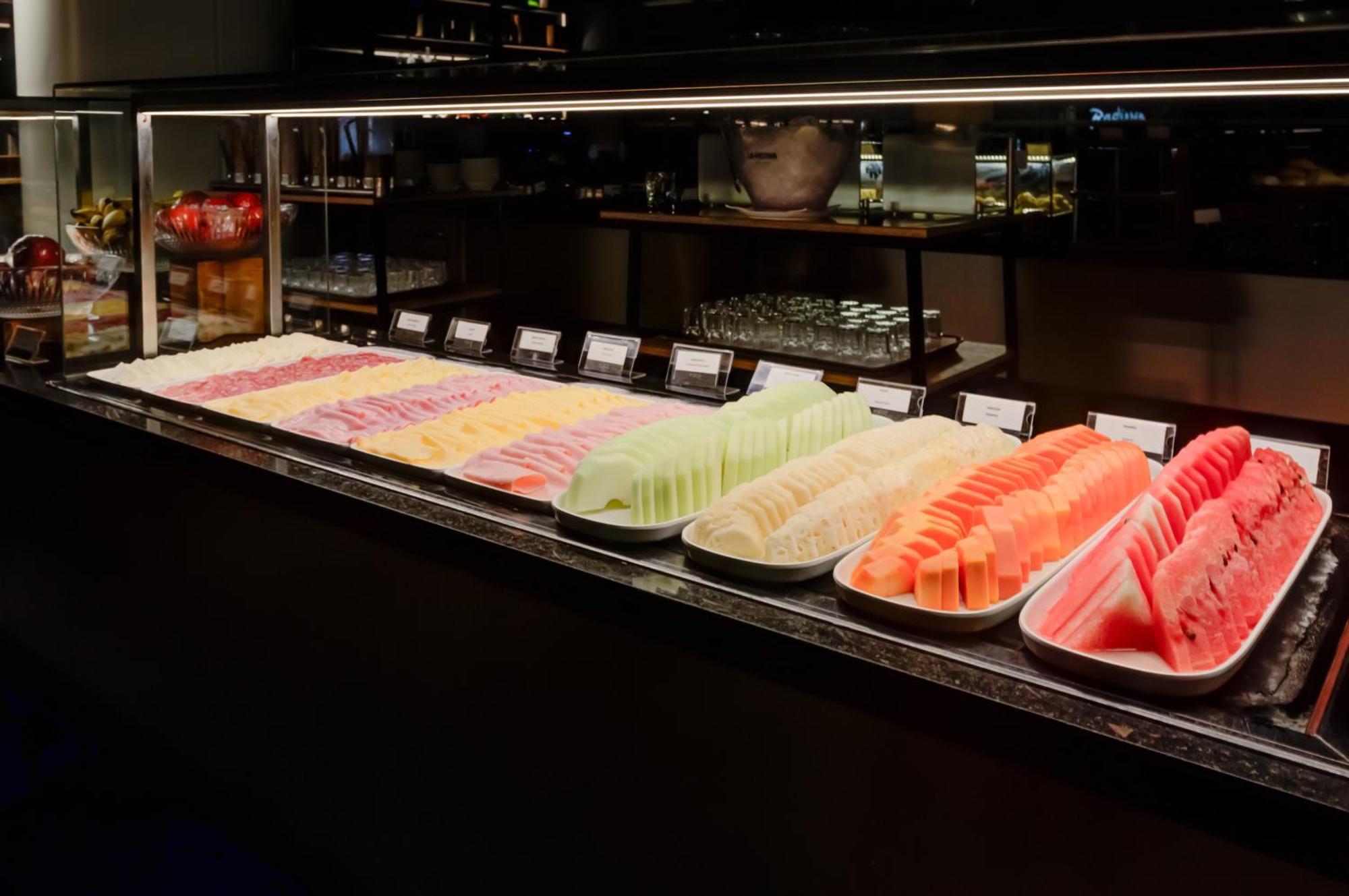 Radisson Sao Paulo Paulista Ξενοδοχείο Εξωτερικό φωτογραφία A selection of fruit at a buffet