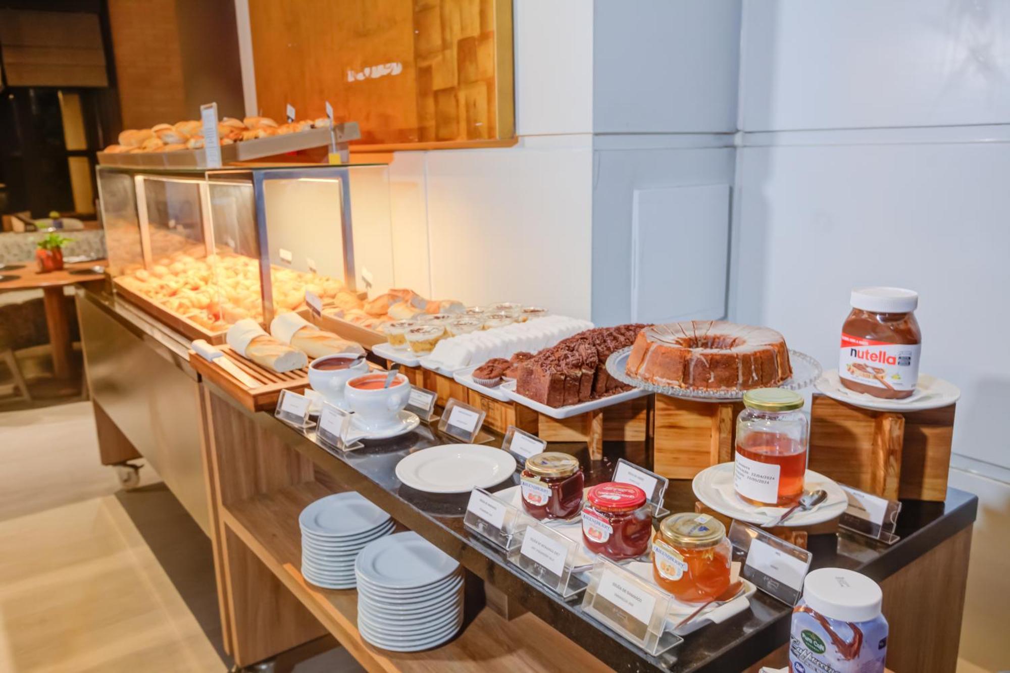 Radisson Sao Paulo Paulista Ξενοδοχείο Εξωτερικό φωτογραφία A buffet at a hotel