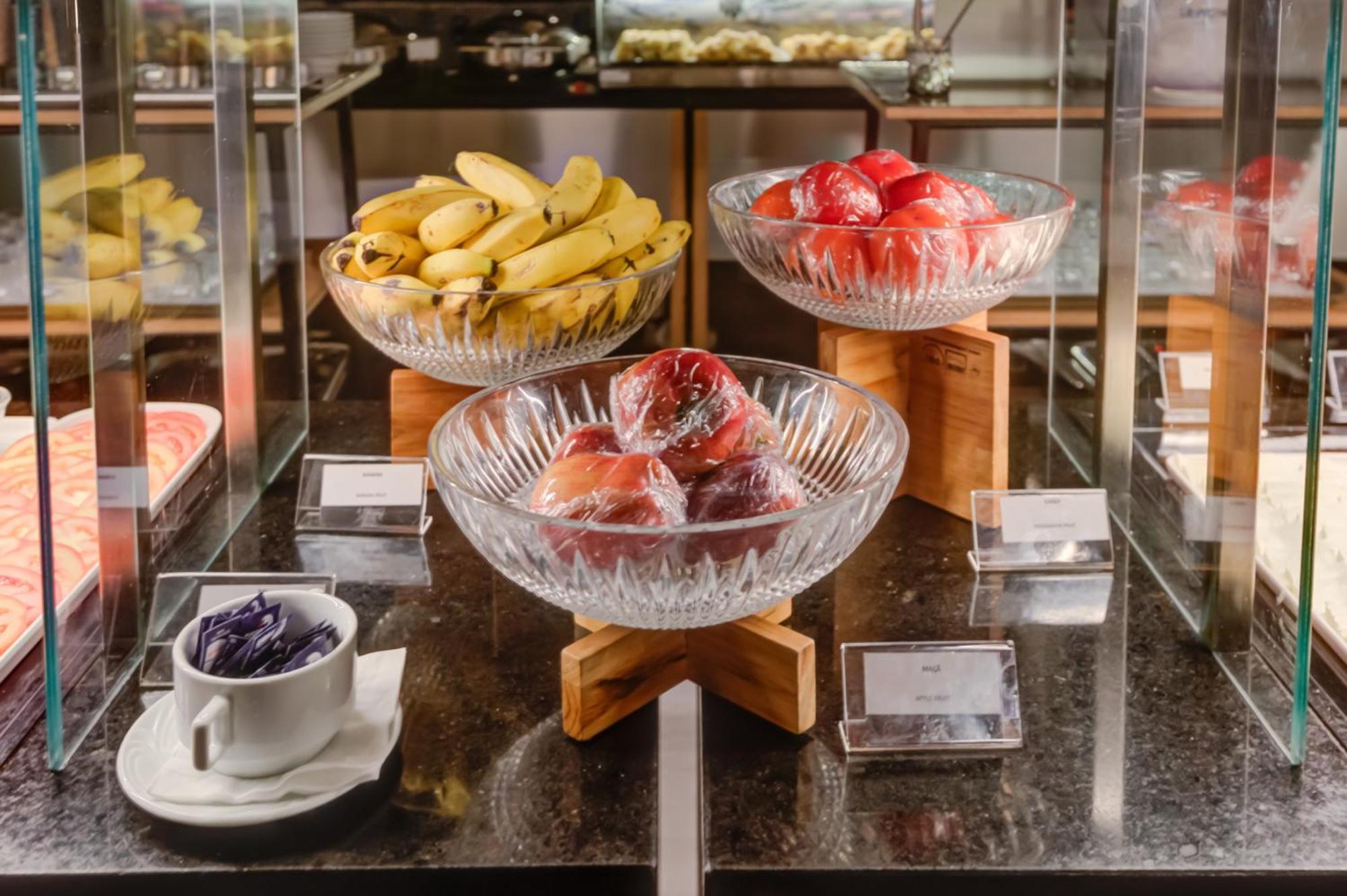 Radisson Sao Paulo Paulista Ξενοδοχείο Εξωτερικό φωτογραφία Fruit at a buffet