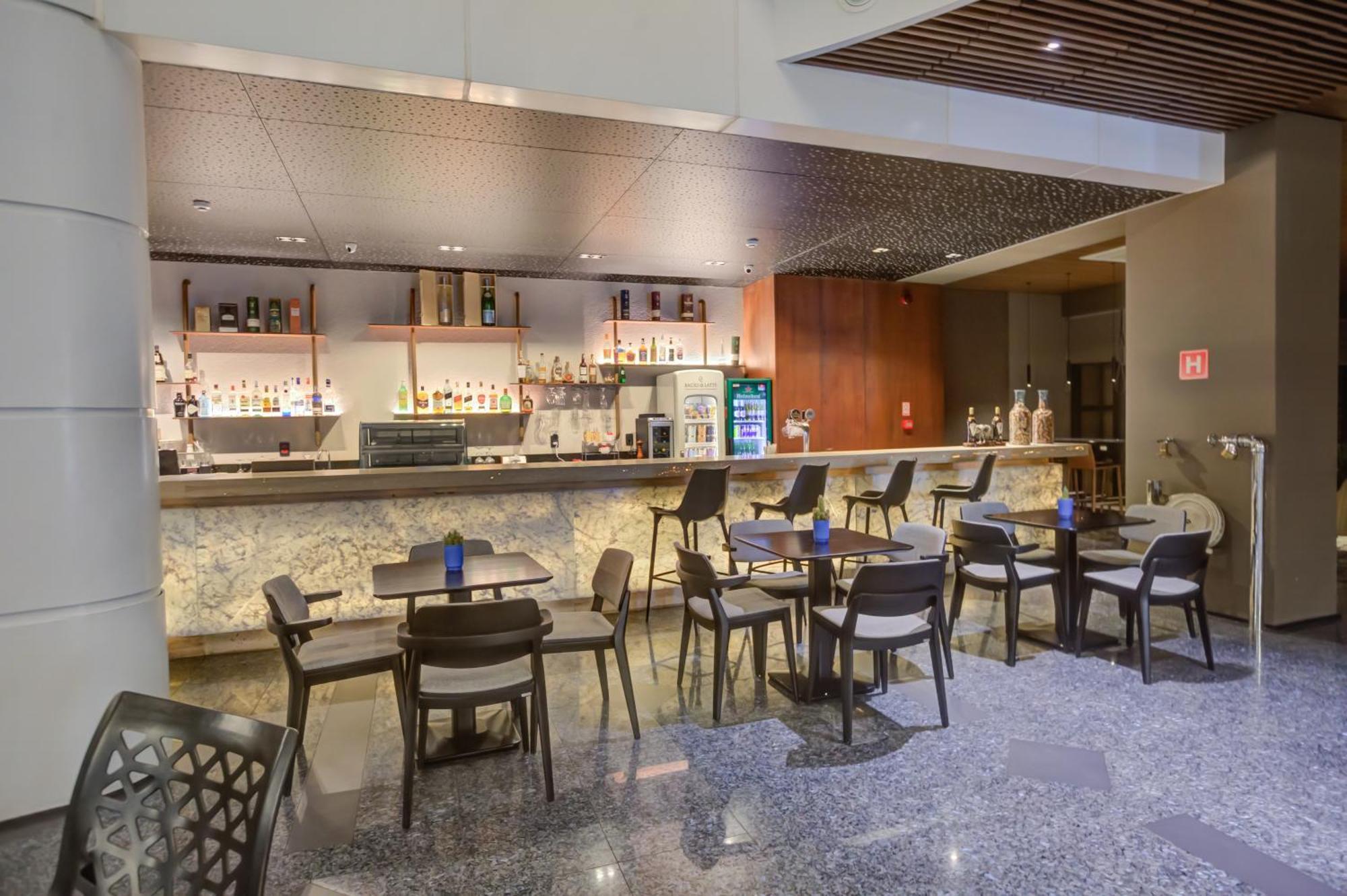 Radisson Sao Paulo Paulista Ξενοδοχείο Εξωτερικό φωτογραφία The lounge at Newark Airport