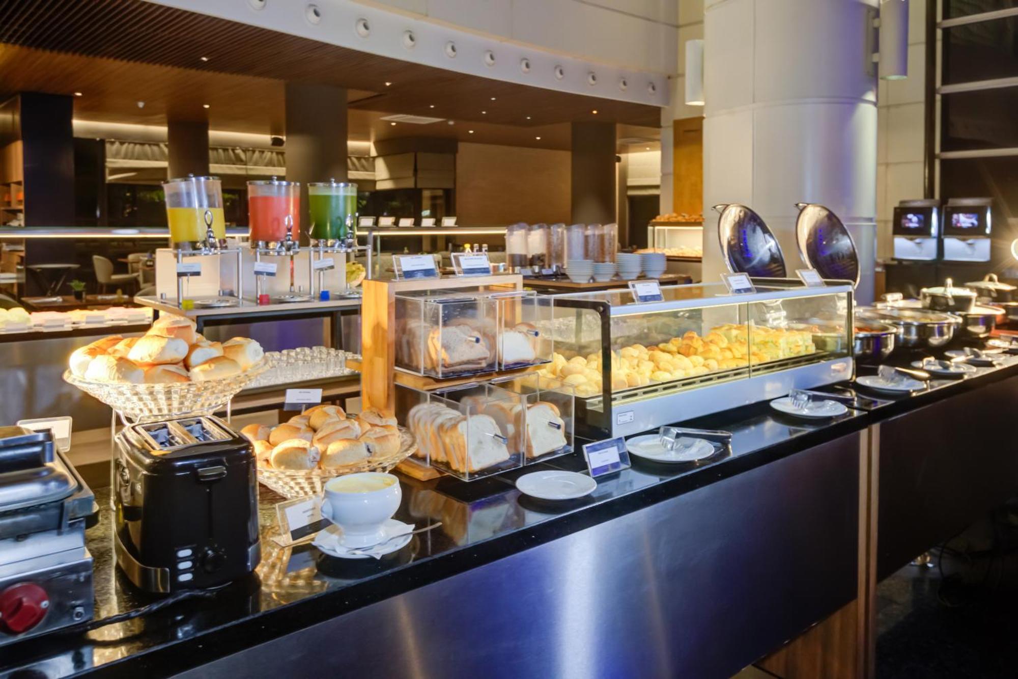 Radisson Sao Paulo Paulista Ξενοδοχείο Εξωτερικό φωτογραφία A buffet at a hotel