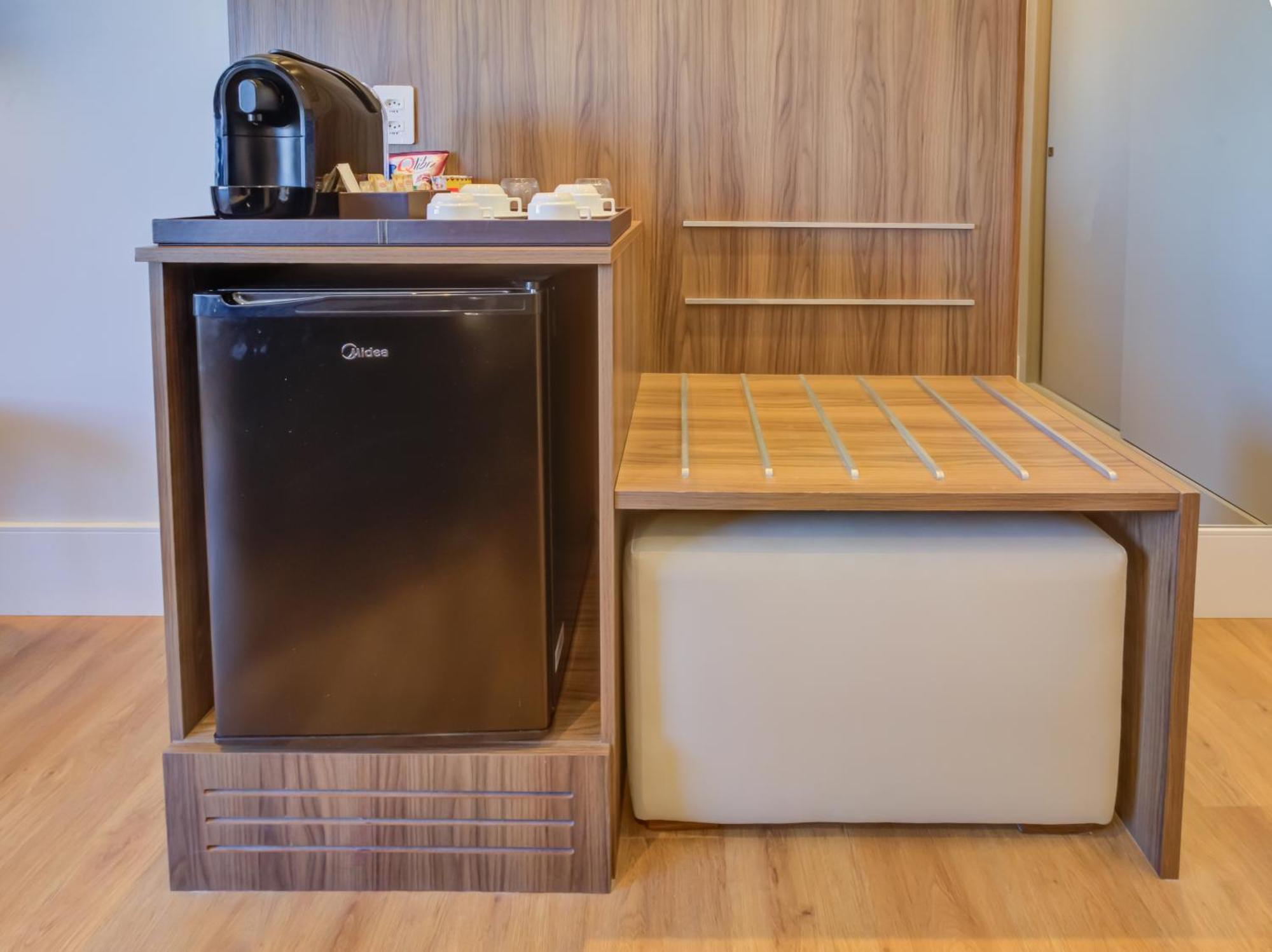 Radisson Sao Paulo Paulista Ξενοδοχείο Εξωτερικό φωτογραφία A small refrigerator in a hotel room