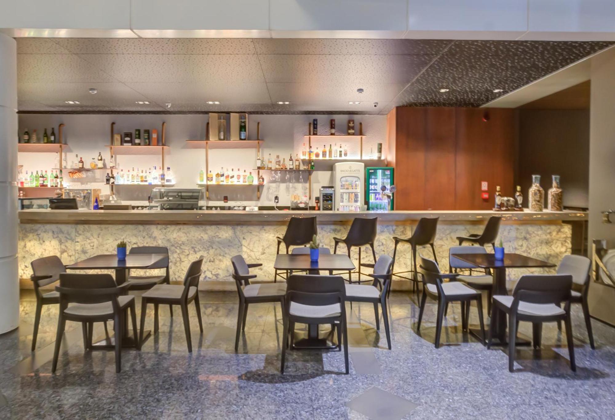 Radisson Sao Paulo Paulista Ξενοδοχείο Εξωτερικό φωτογραφία The bar at the lounge